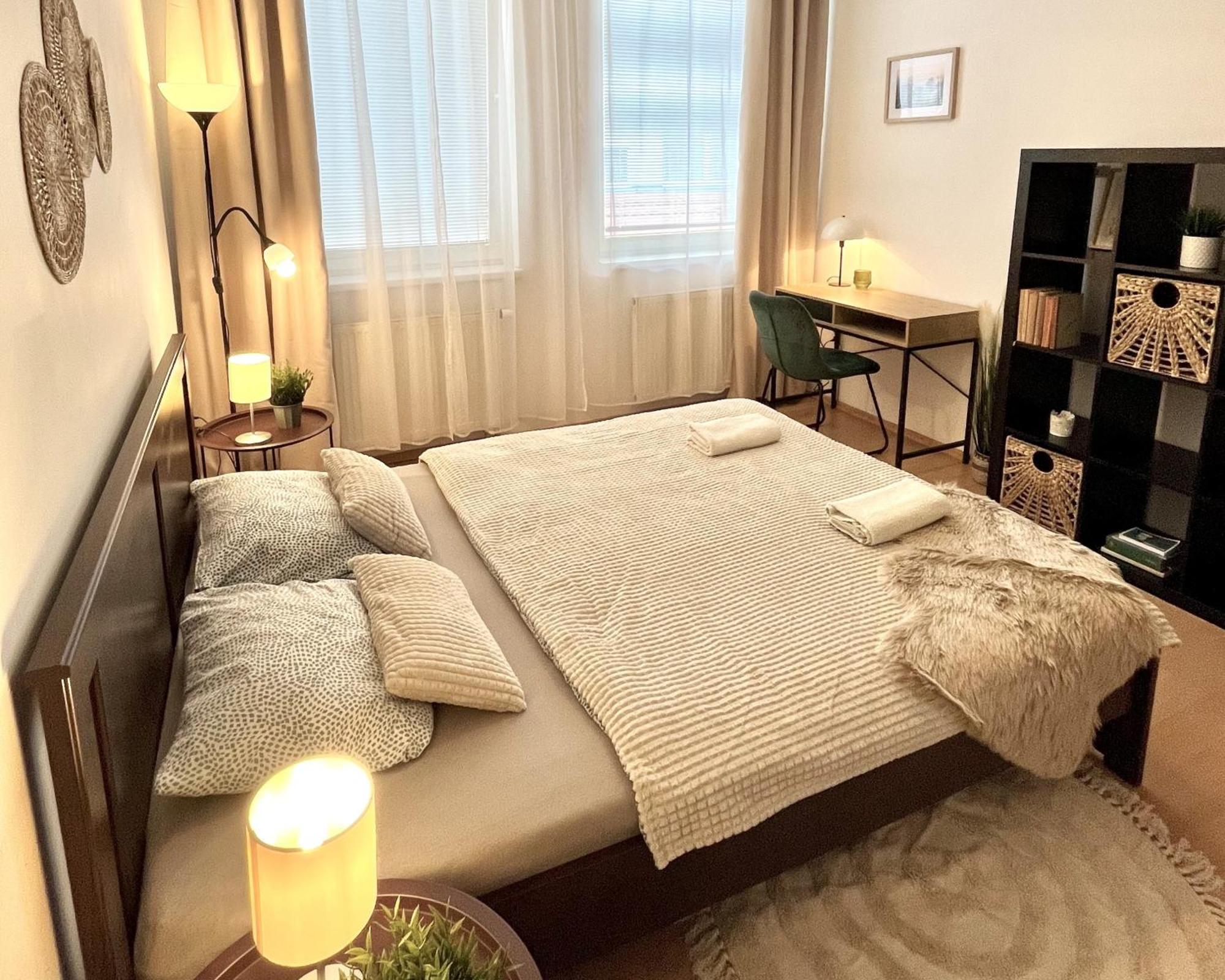 Apartment Tina - Old Town, Ac, Free Private Parking Bratislava Bagian luar foto